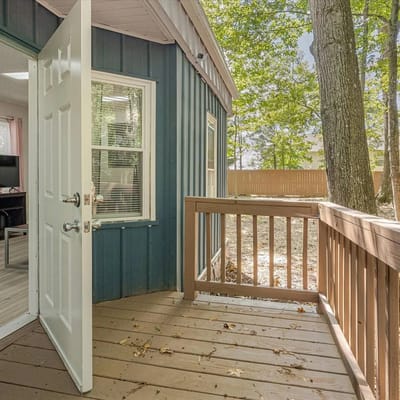 Duke Snuggle Bunker 1BR | Fenced House