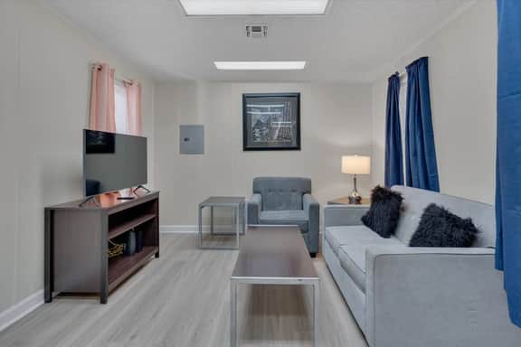 Duke Snuggle Bunker 1BR | Fenced House