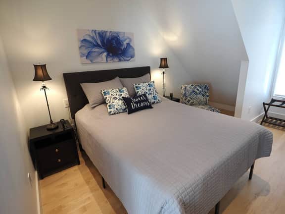 Downtown Cary Park View Bungalow - Image 2